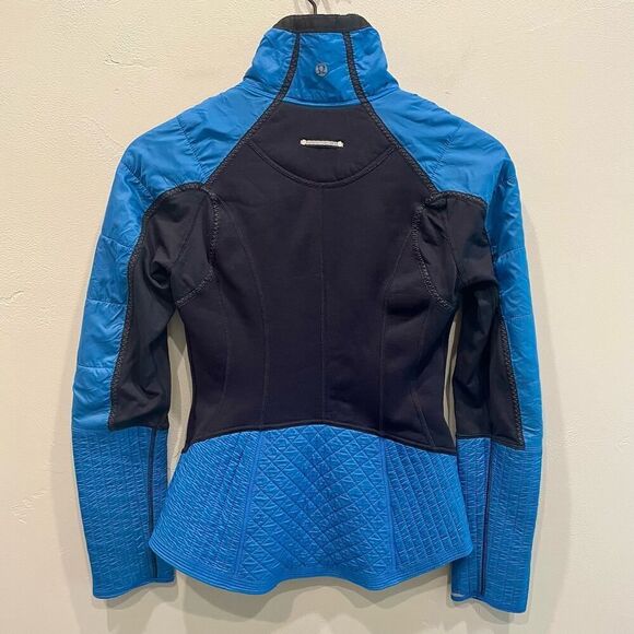 Lululemon Run Bundle Up Jacket Beaming Blue/Black - Size: 4 - Picture 3 of 12